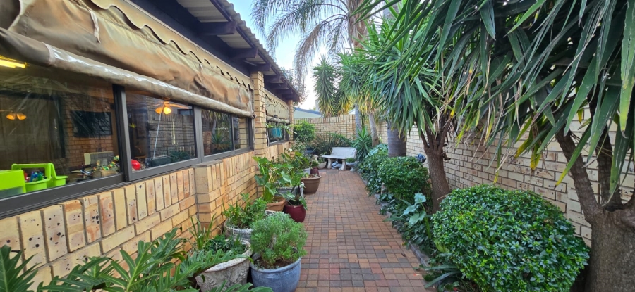 3 Bedroom Property for Sale in Wilkoppies North West